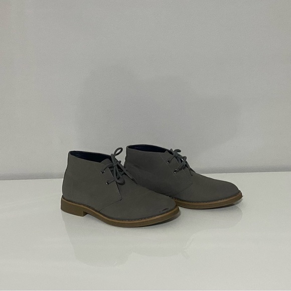 Perry Ellis Gray Chukka Boots with Suede Finish - Picture 3 of 9